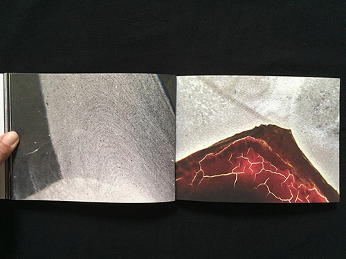 Extrait double page de Cosmogonie d’Angéline Leroux, livre d'artiste d'artiste en auto-édition. © Angéline Leroux.