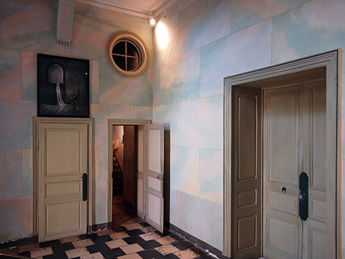 Anne-Frédérique Fer, Vue de l’exposition Je suis dans des mondes étranges de FLORE à la maison de George Sand, Nohant - du 18 avril au 1er novembre 2026. © Anne-Frédérique Fer / FranceFineArt.com