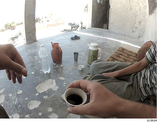 Emeric Lhuisset, "Chebab", Province d'Alep et d'Idlib (Syrie), août 2012. Plan séquence d'une journée de la vie d'un combattant de l'Armée Syrienne Libre, camera subjective, 24h en boucle diffusé en temps réel. © Emeric Lhuisset.